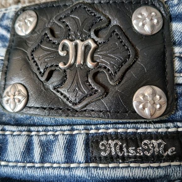 Miss Me Mid-Rise Signature Cuffed Skinny Embellished Denim Jeans Women's Size 26 - Picture 9 of 10